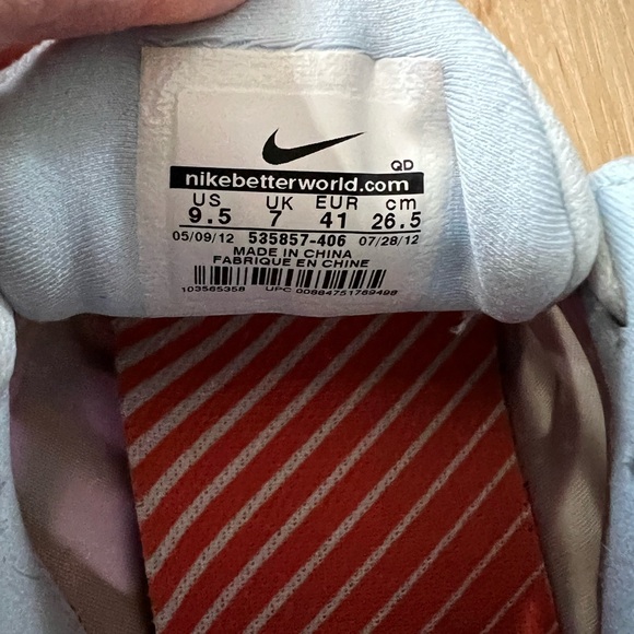 Women’s Nike Athletic Shoe 9.5 x2 - Picture 3 of 12